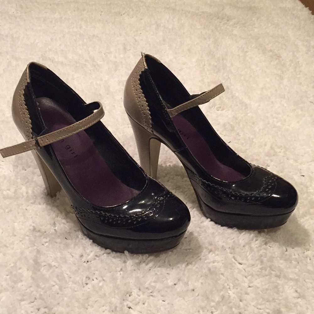 Size 6 Steve Madden Chapell platform maryjanes
